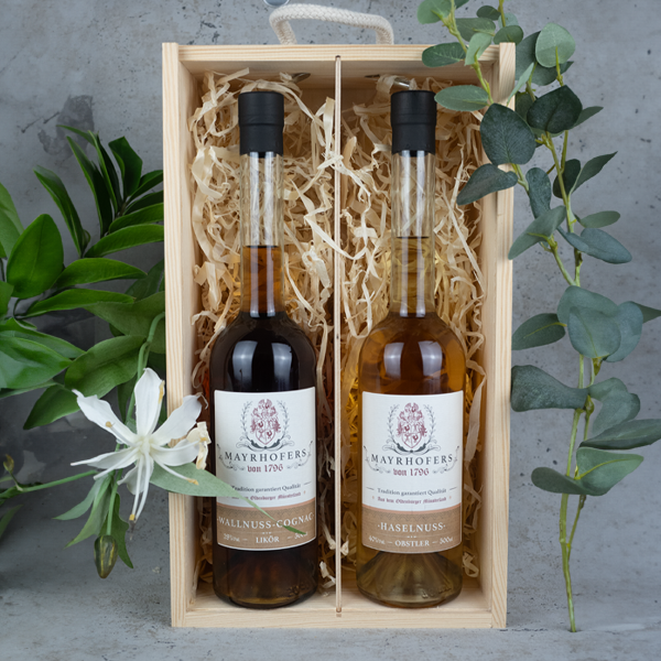 Nussige Eleganz: Haselnuss-Likör & Walnuss-Cognac-Likör in stilvoller Holzkiste